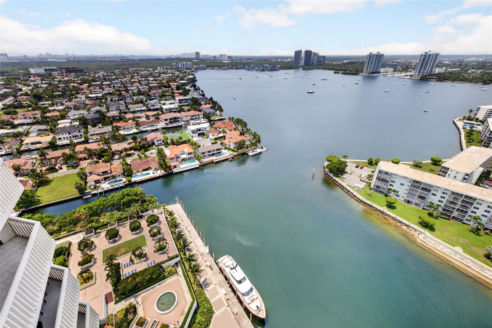 1000 Island Boulevard