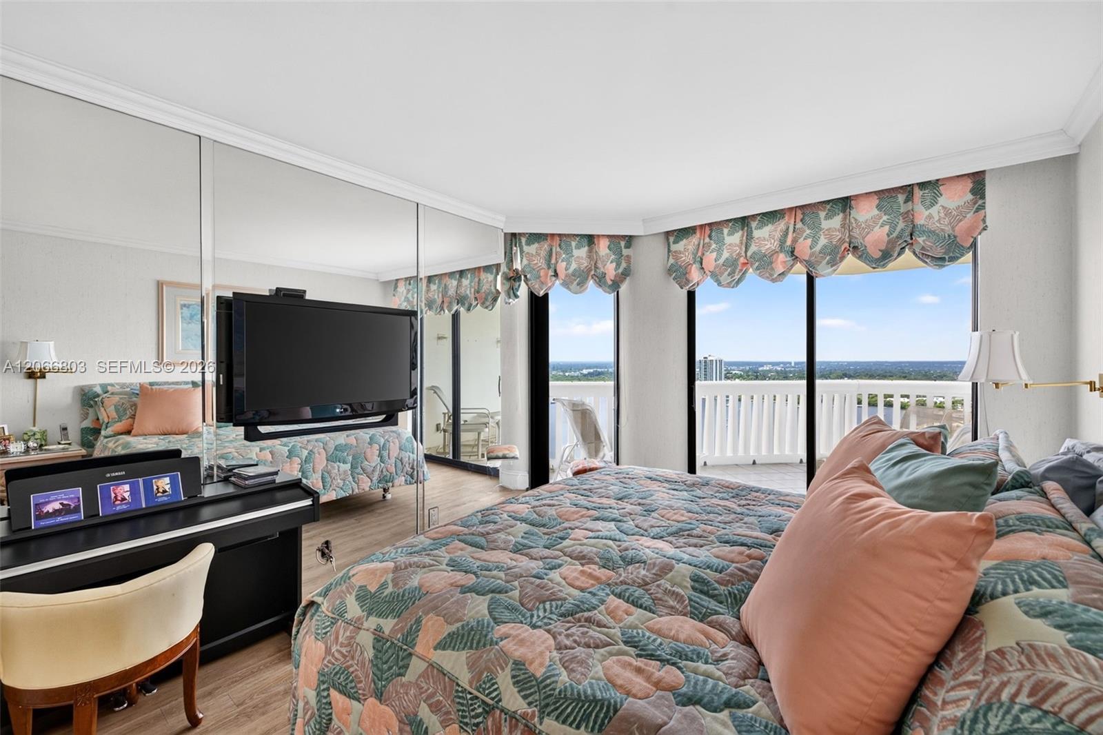 1000 Island Boulevard