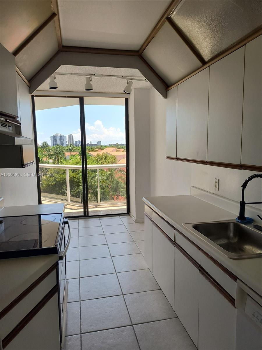 3610 Yacht Club Drive