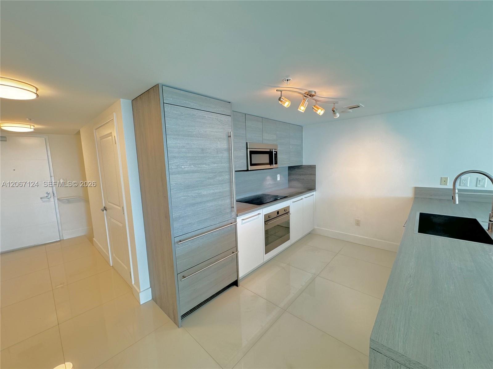 400 Sunny Isles Boulevard