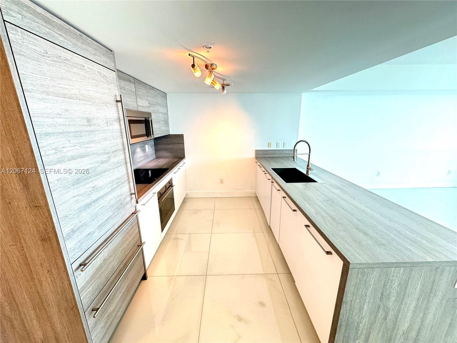 400 Sunny Isles Boulevard