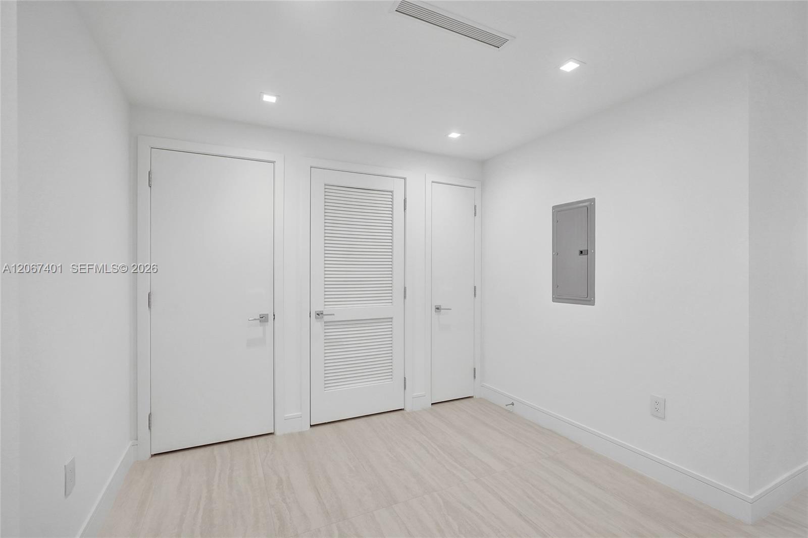 2411 Laguna Circle