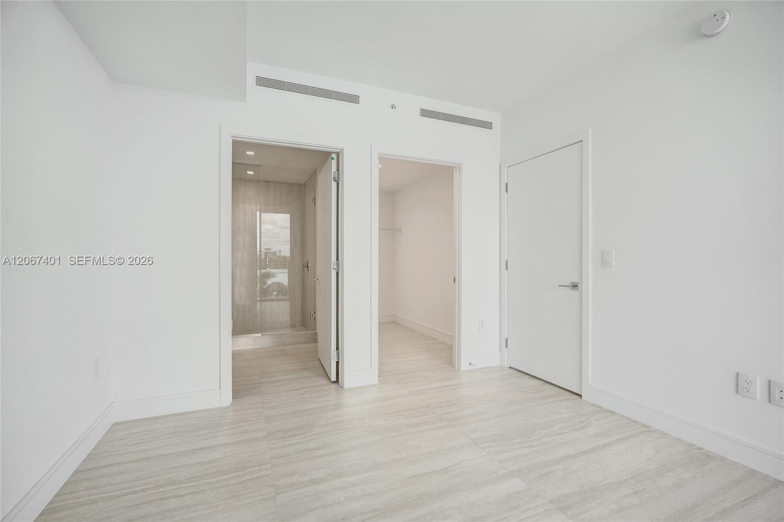 2411 Laguna Circle