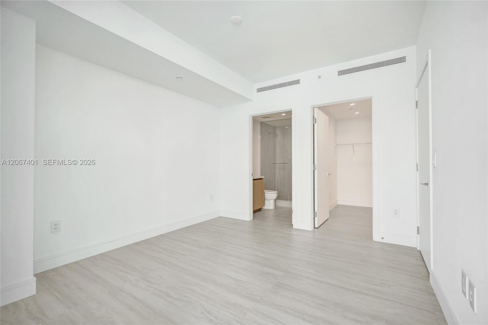 2411 Laguna Circle