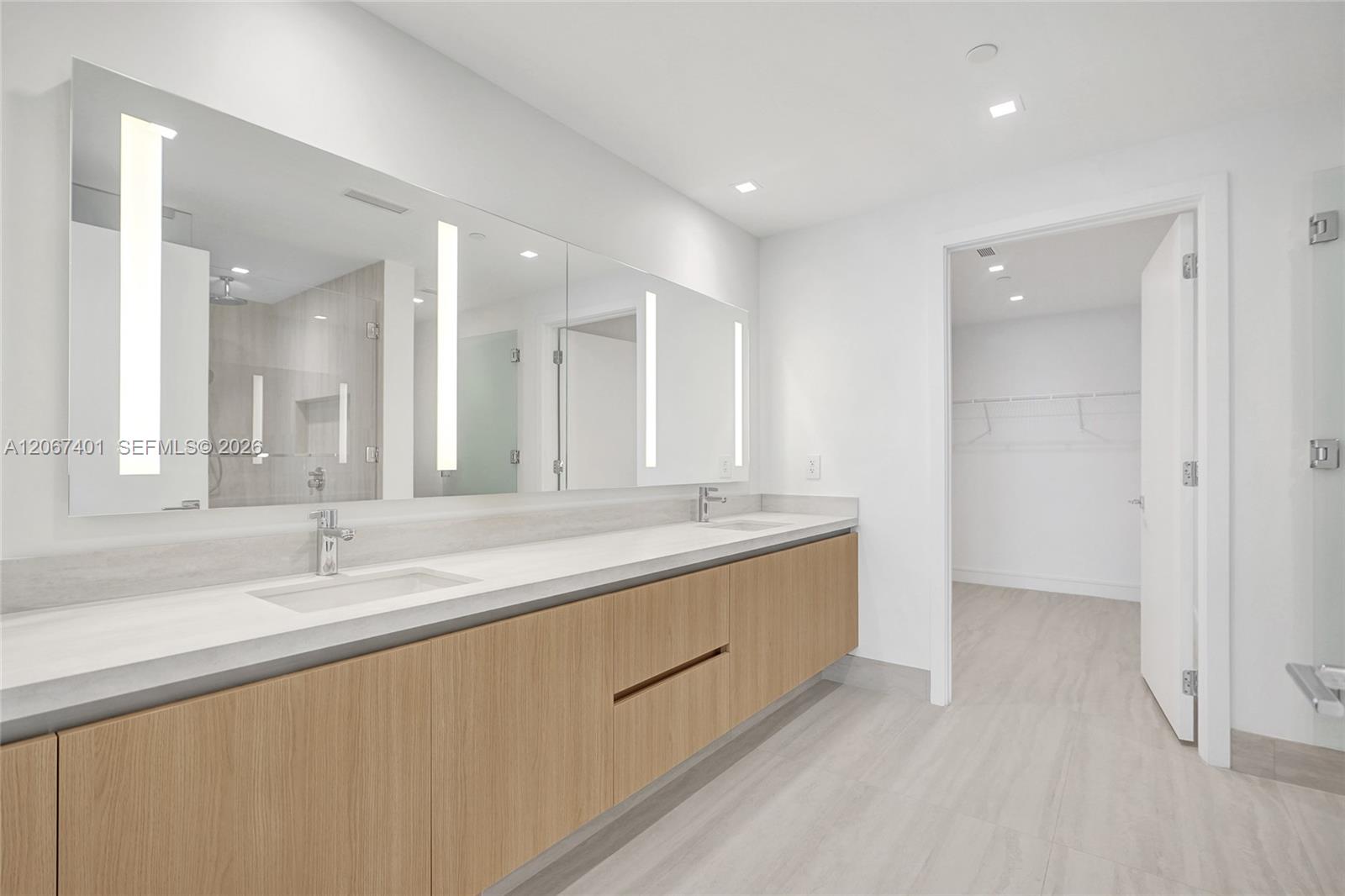 2411 Laguna Circle