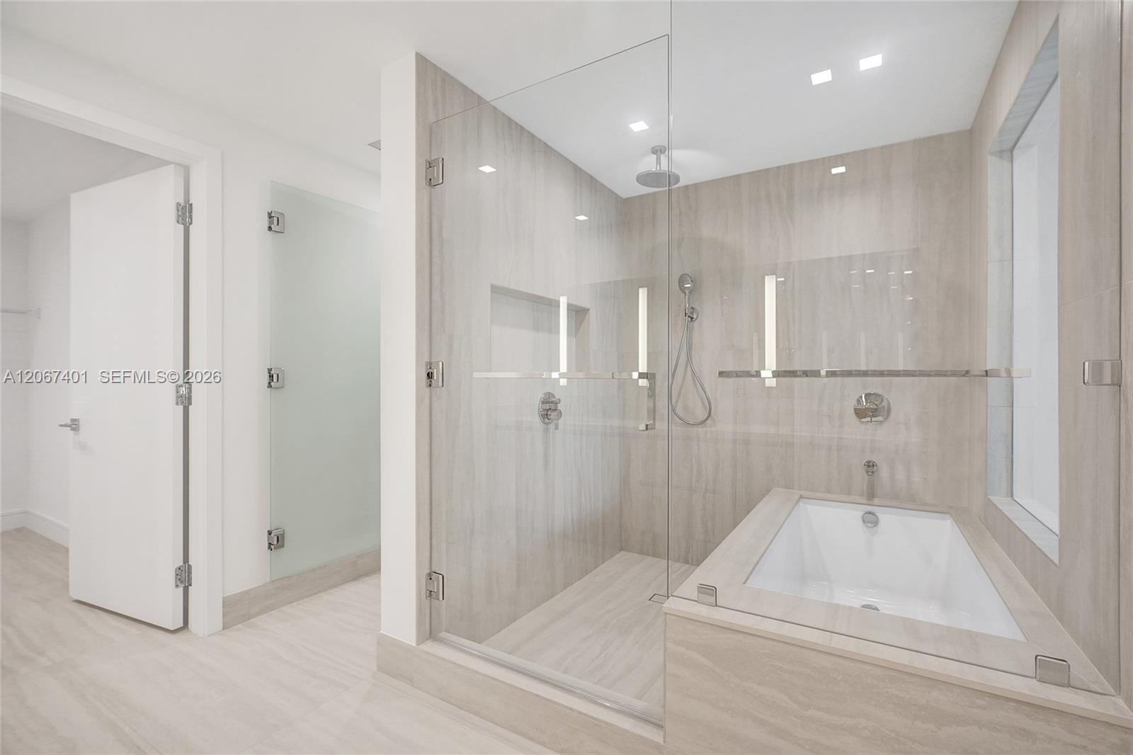 2411 Laguna Circle