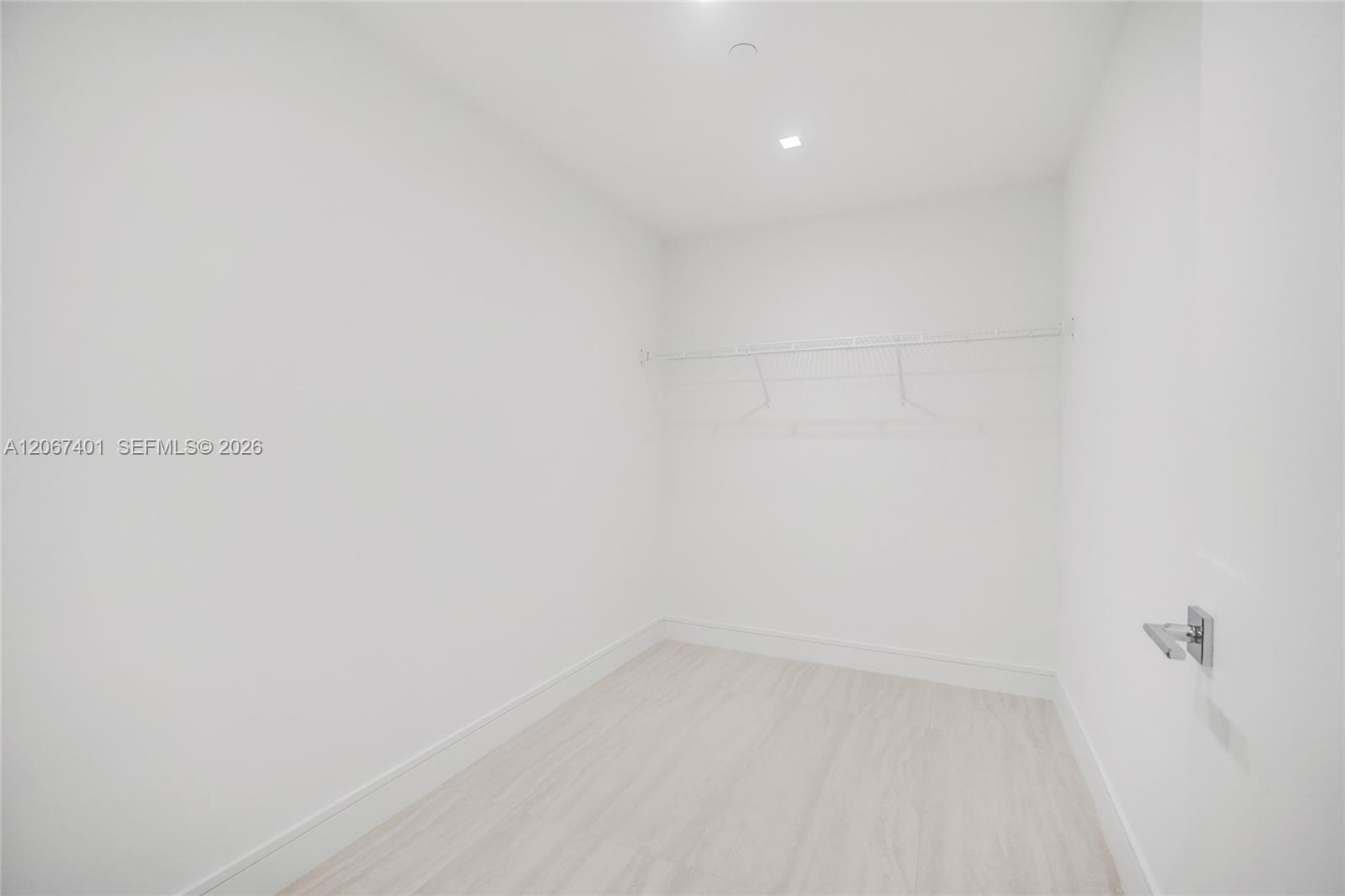 2411 Laguna Circle