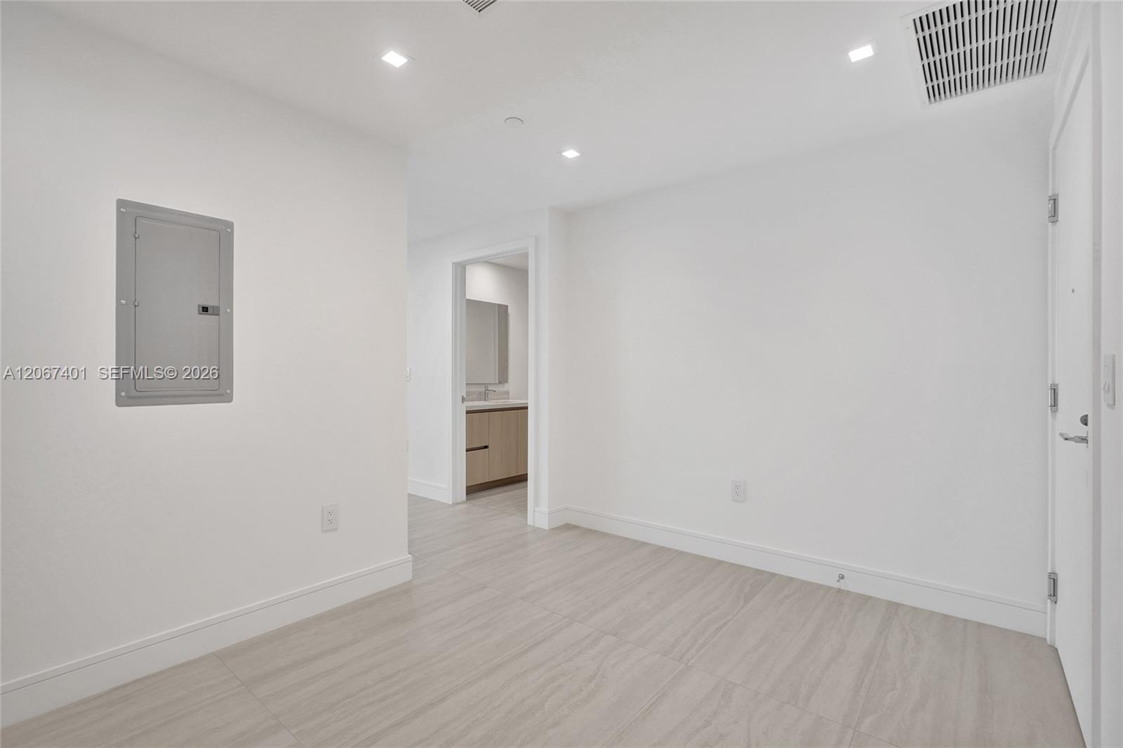 2411 Laguna Circle