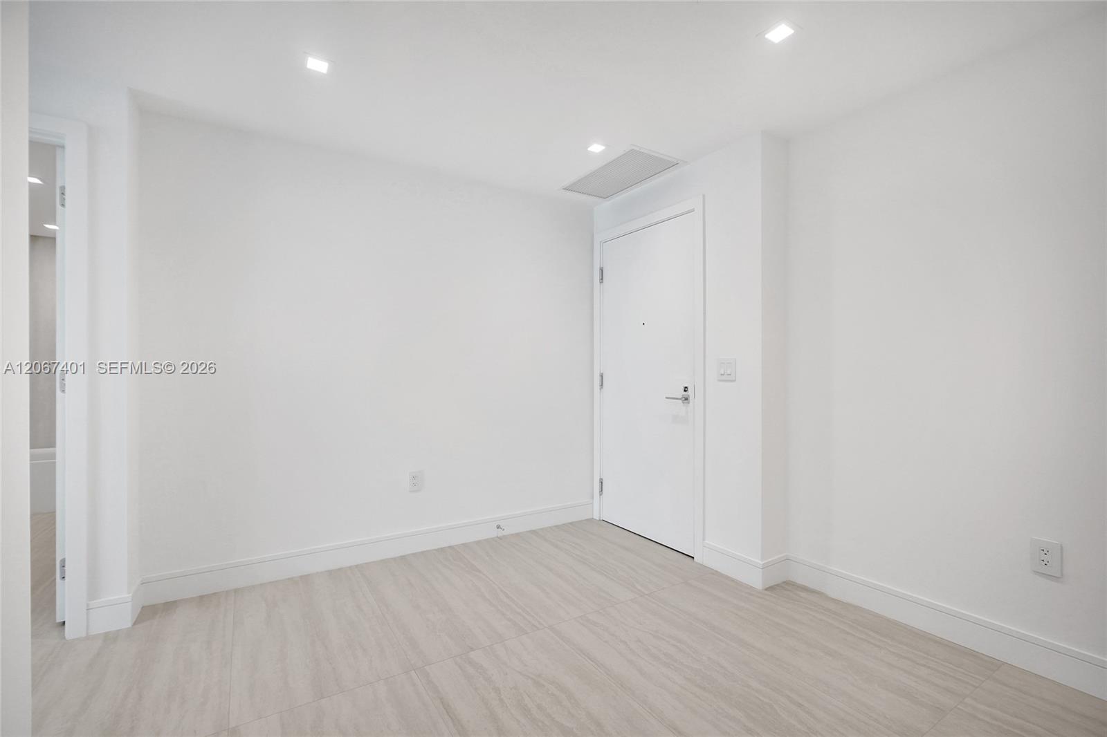 2411 Laguna Circle