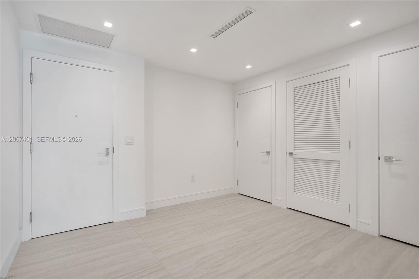 2411 Laguna Circle
