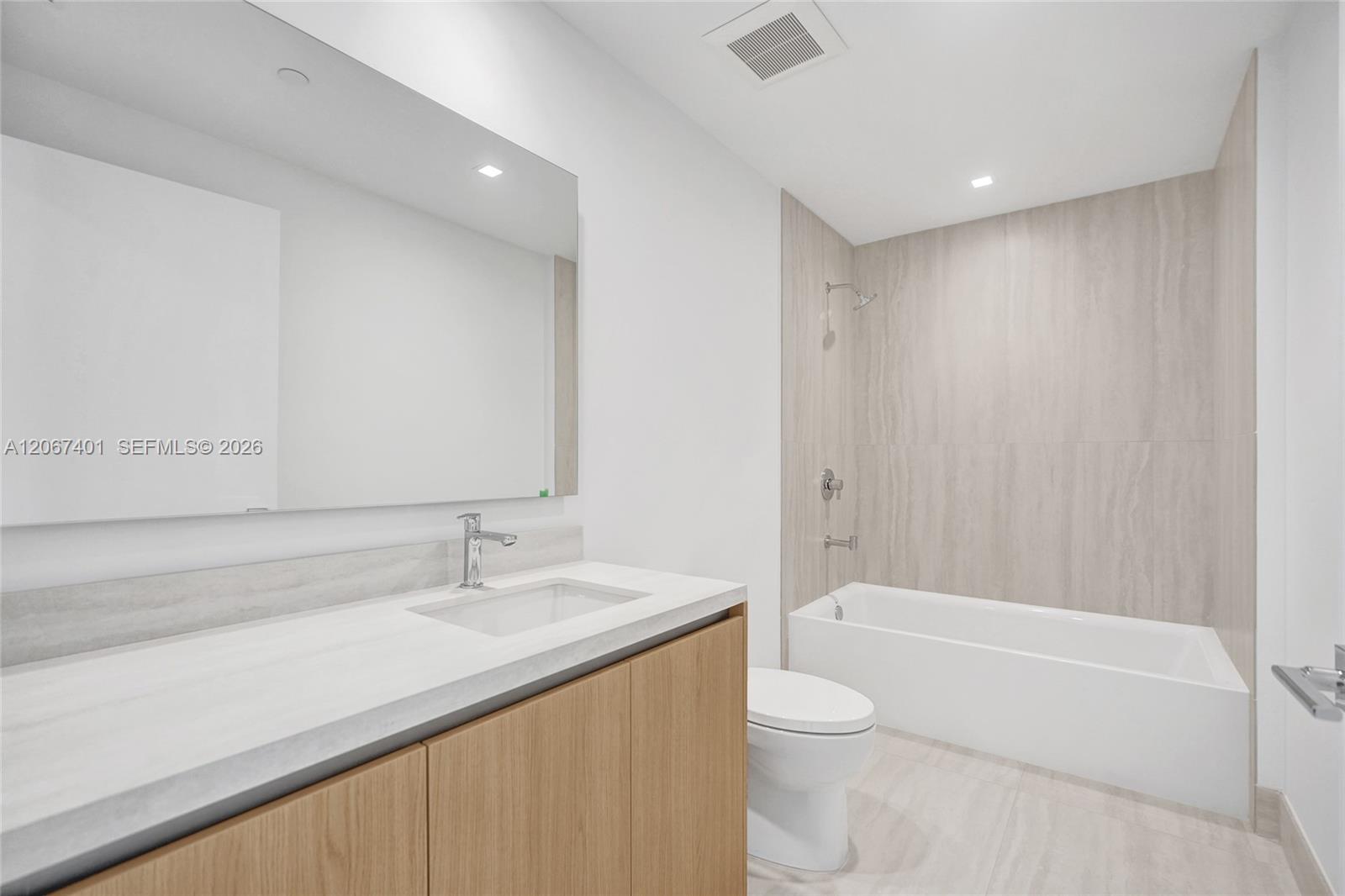 2411 Laguna Circle