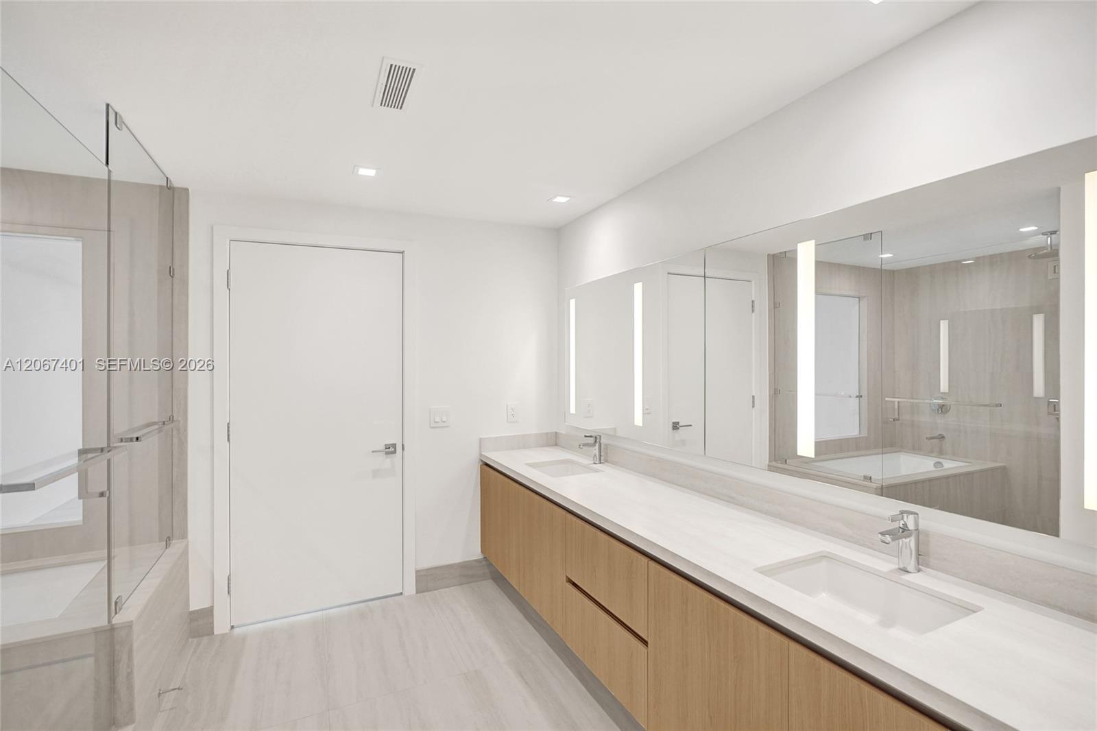 2411 Laguna Circle
