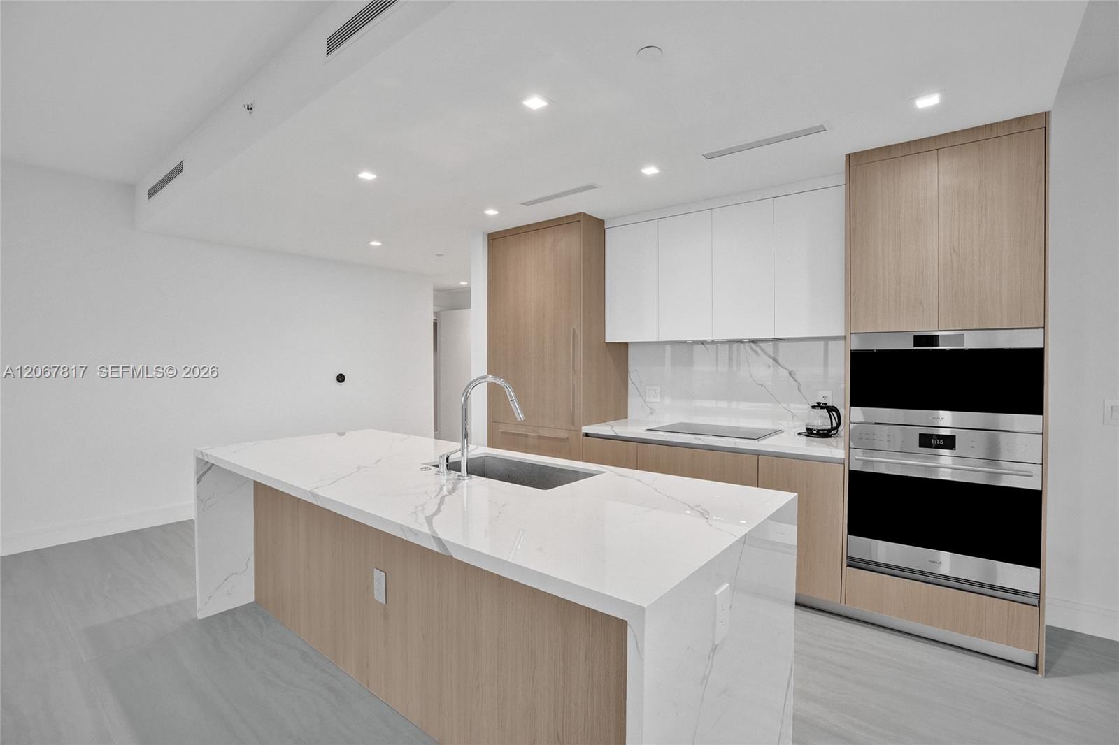 2411 Laguna Circle