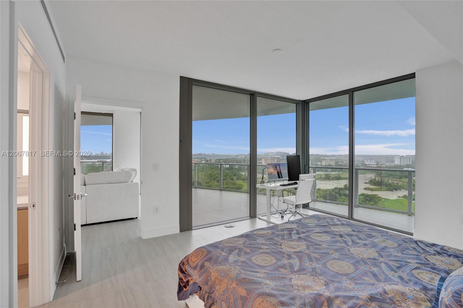 2411 Laguna Circle