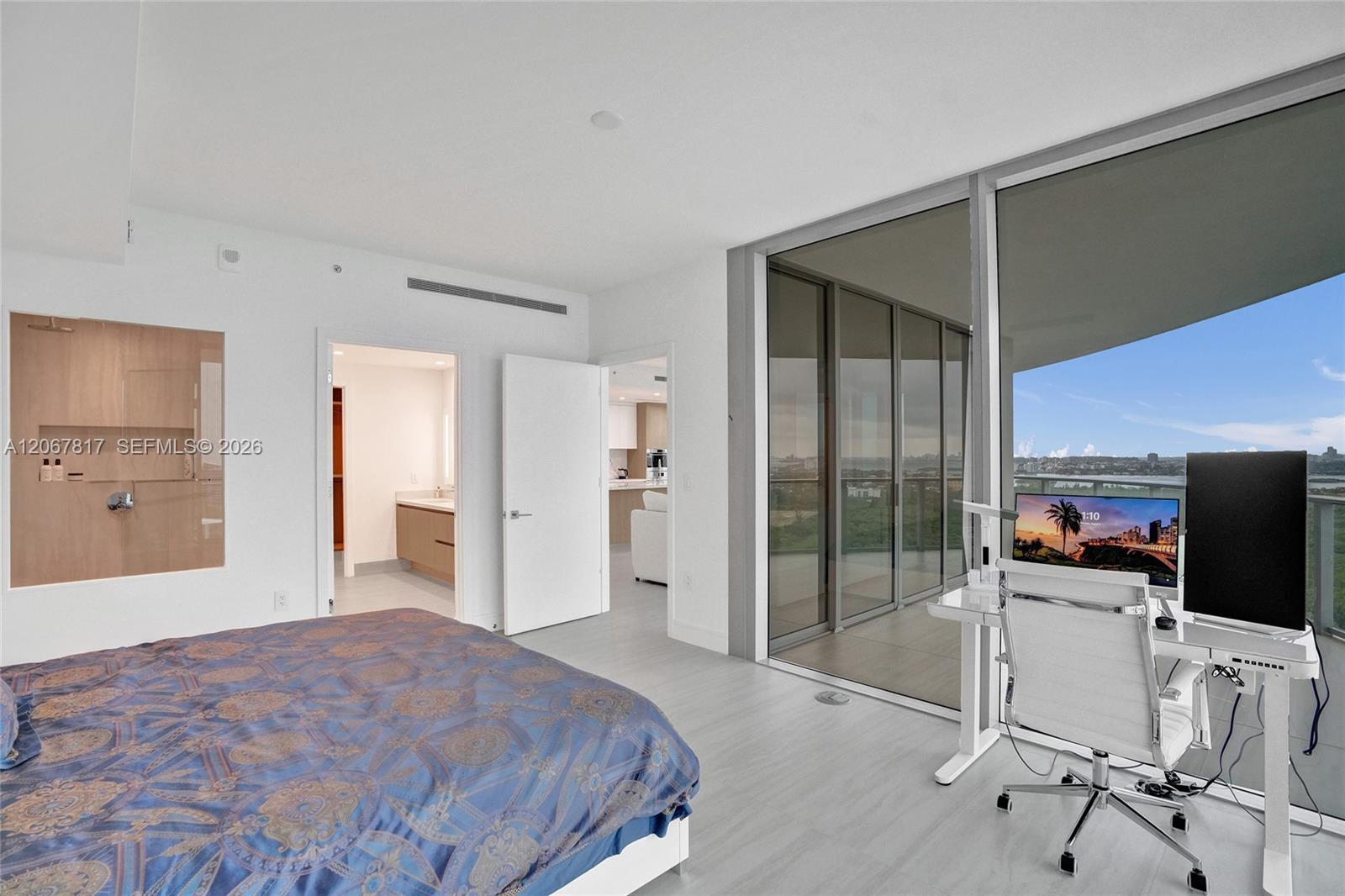 2411 Laguna Circle