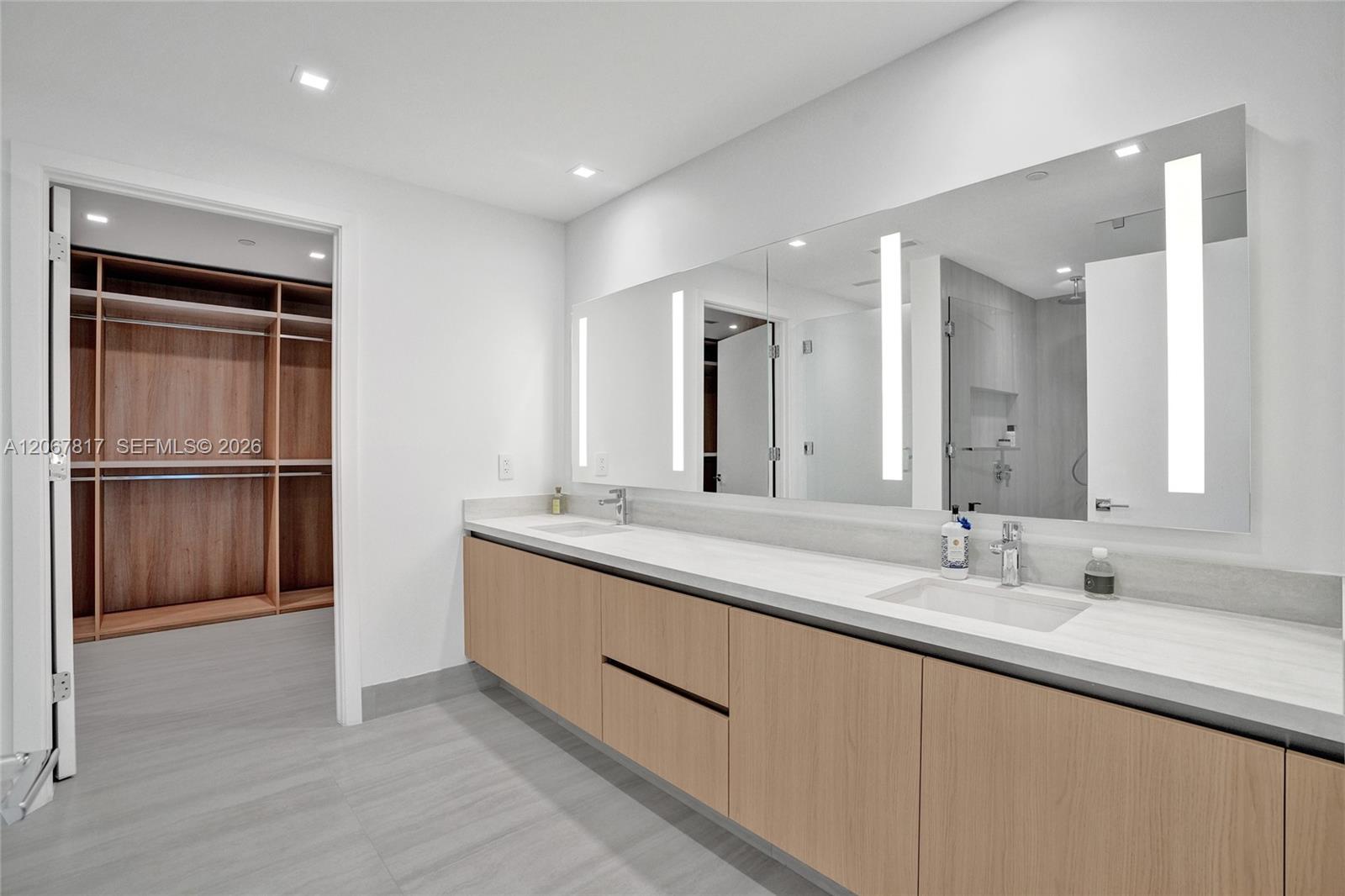 2411 Laguna Circle