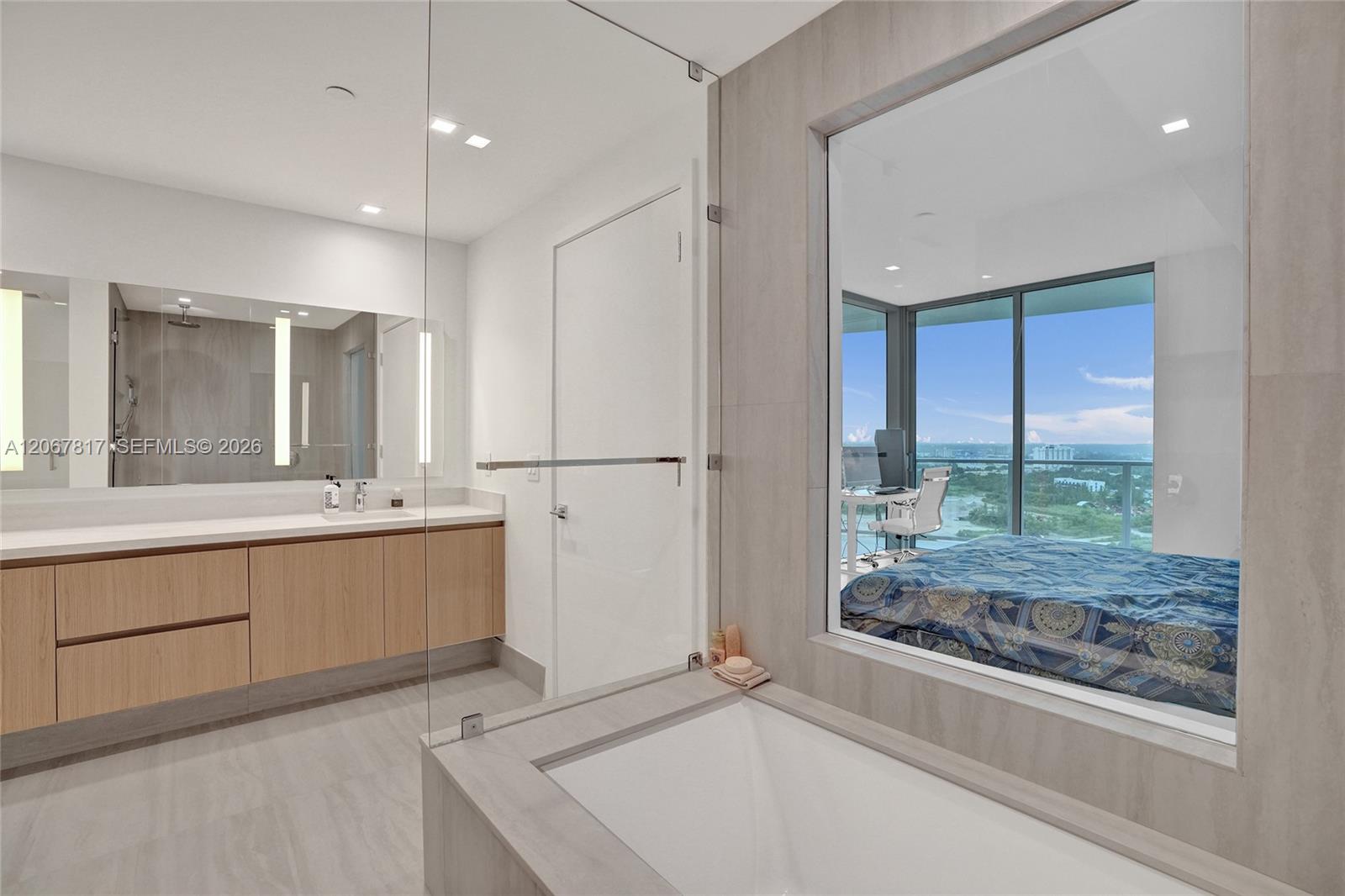 2411 Laguna Circle