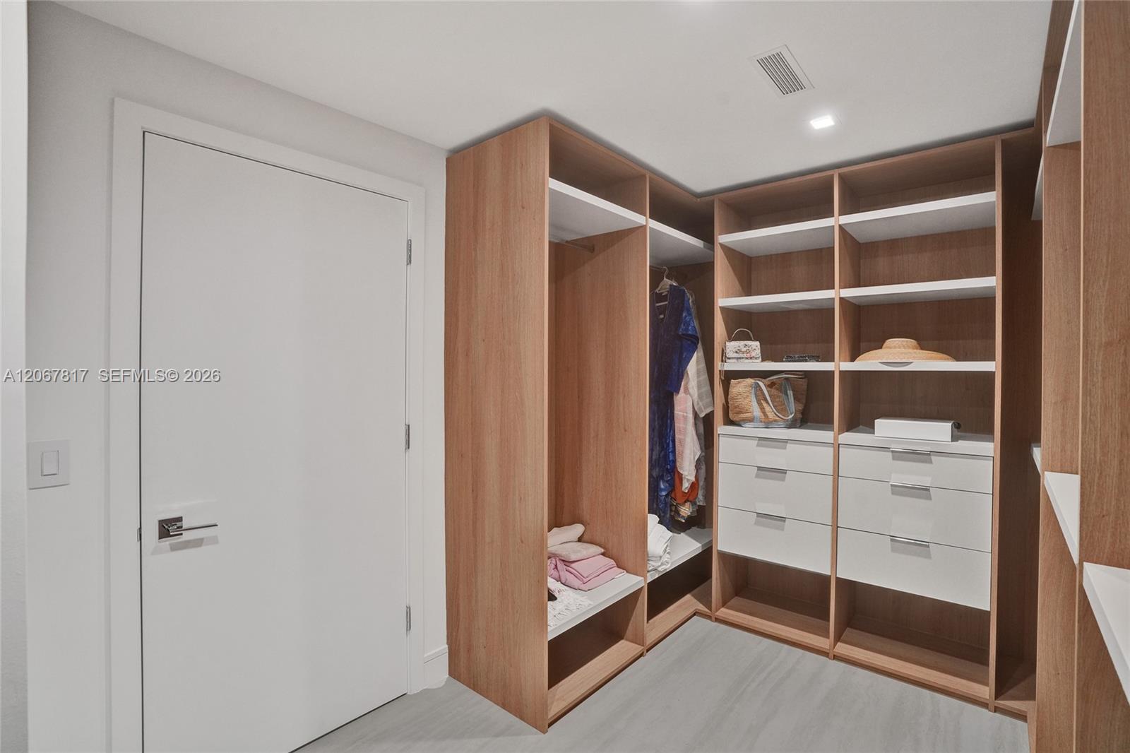 2411 Laguna Circle