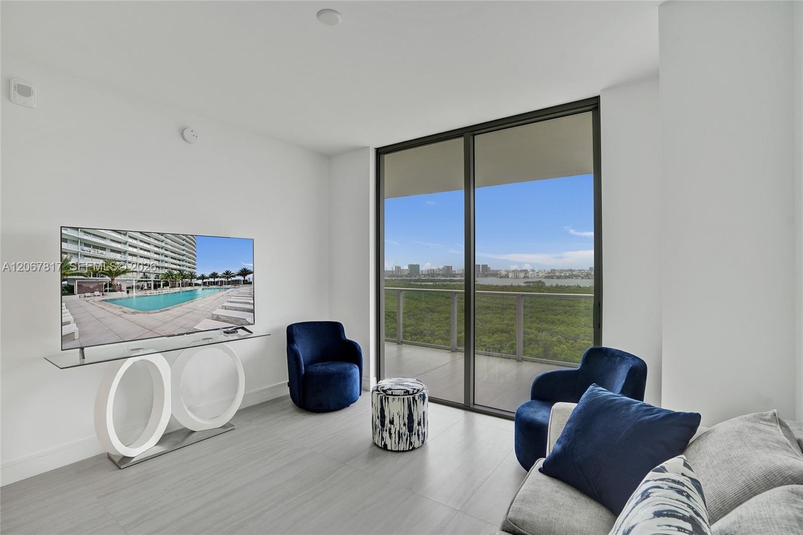 2411 Laguna Circle