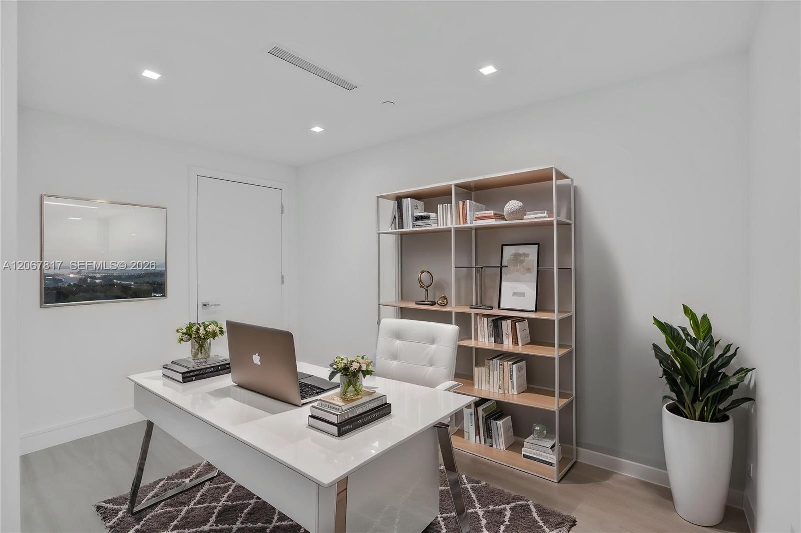 2411 Laguna Circle