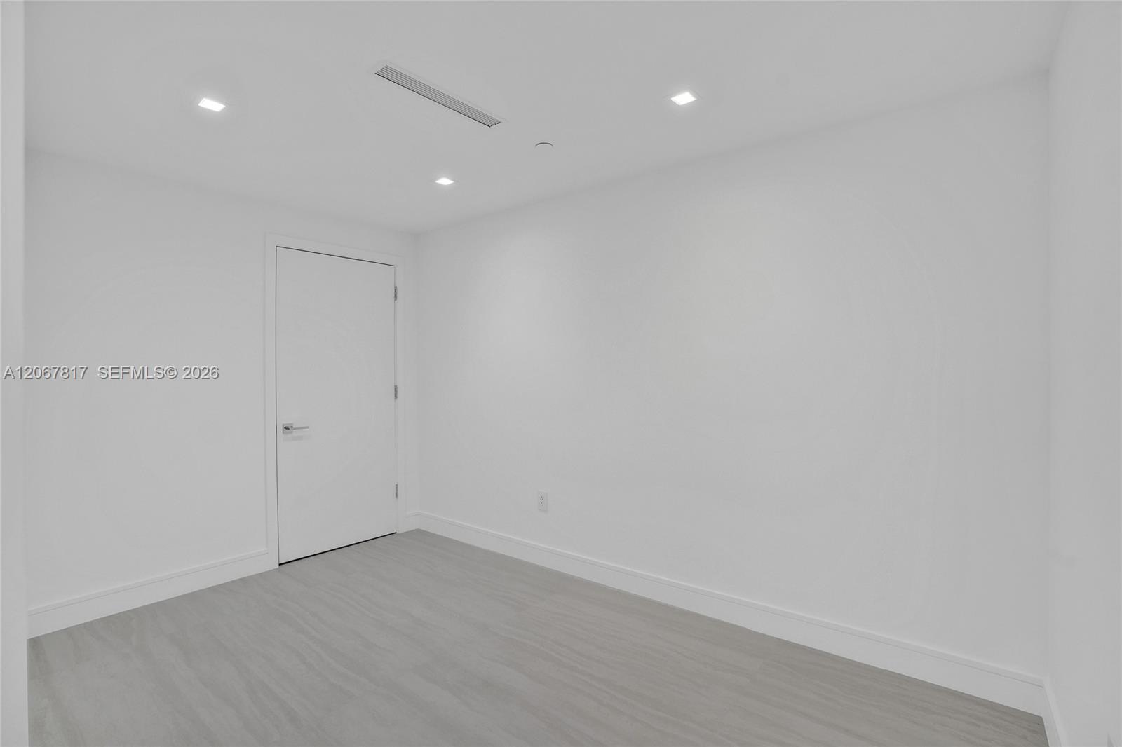 2411 Laguna Circle