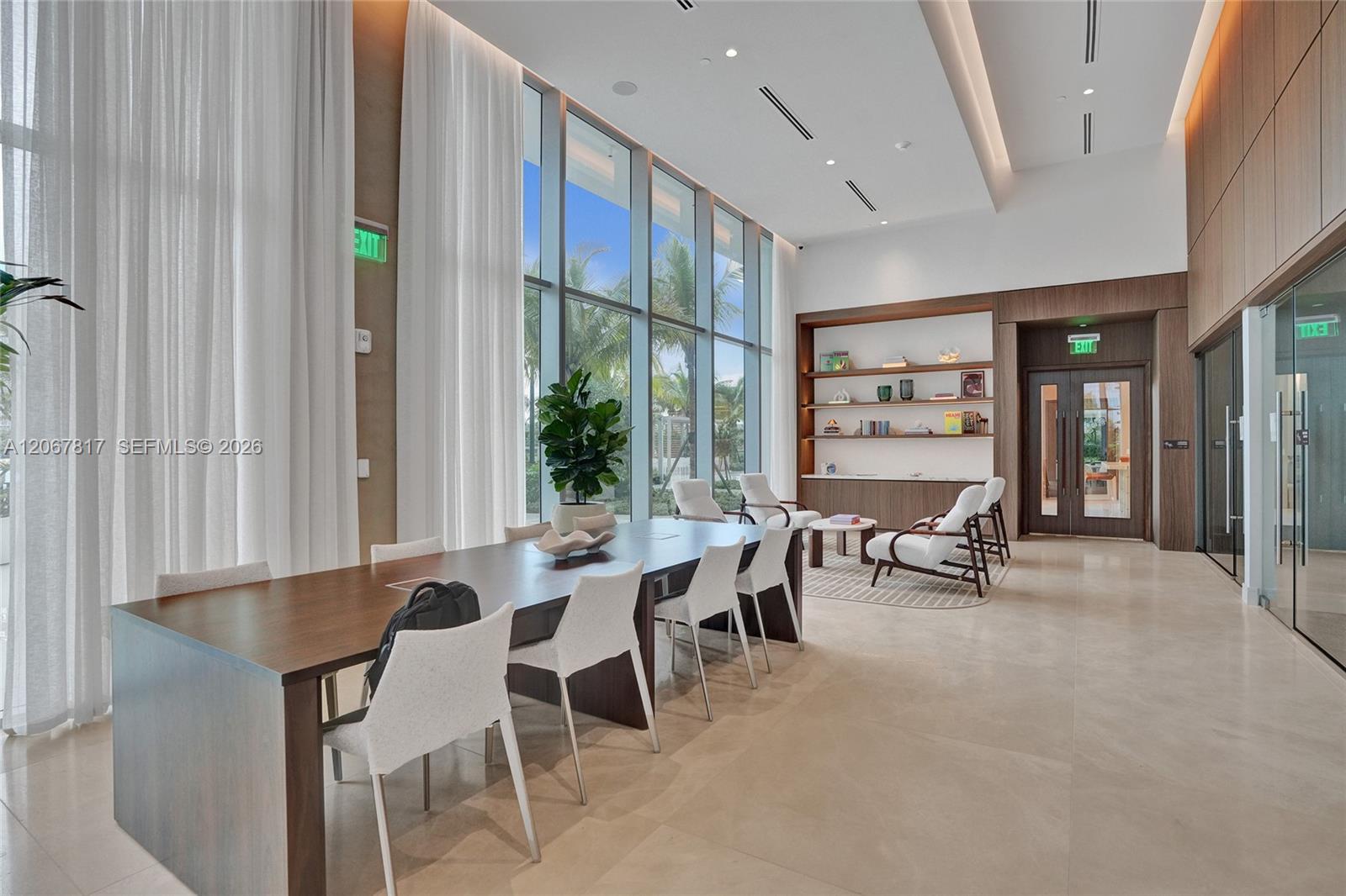 2411 Laguna Circle