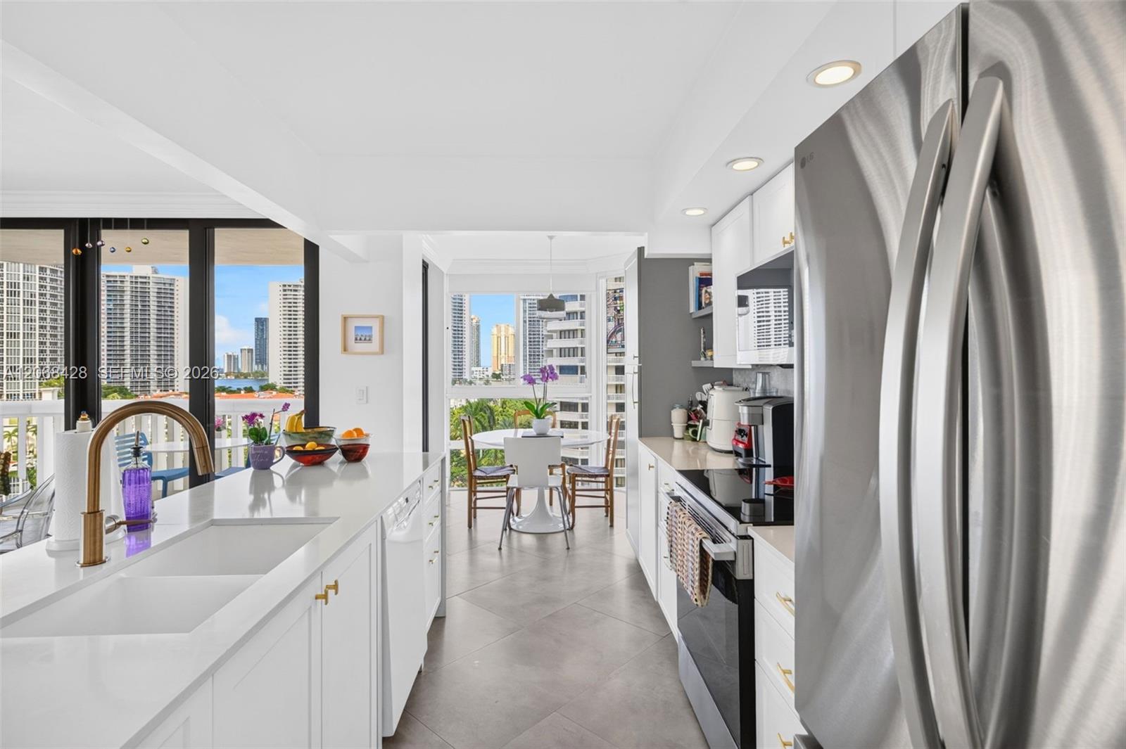1000 Island Boulevard