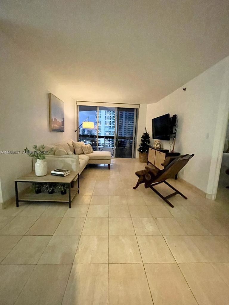 3600 Mystic Pointe Drive