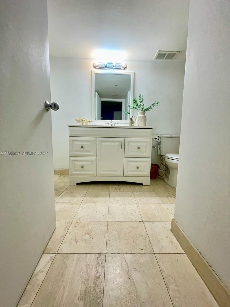 3600 Mystic Pointe Drive