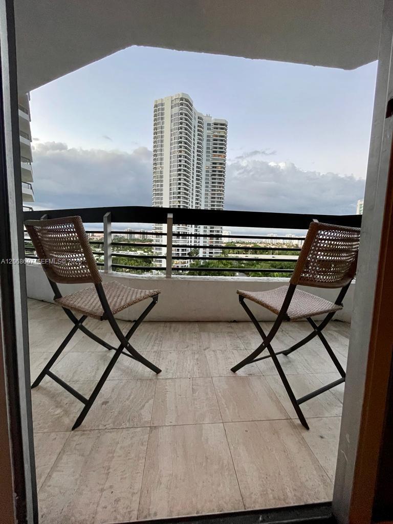 3600 Mystic Pointe Drive