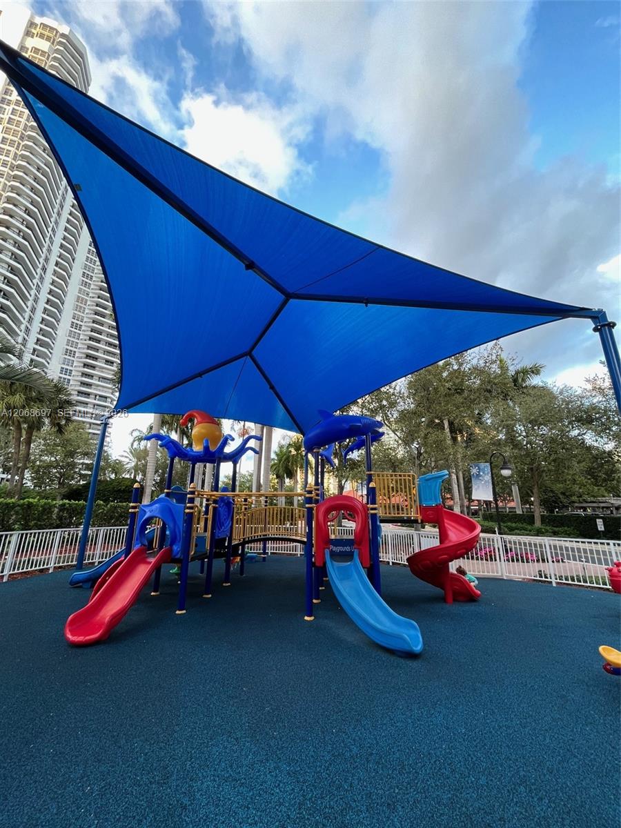 3600 Mystic Pointe Drive