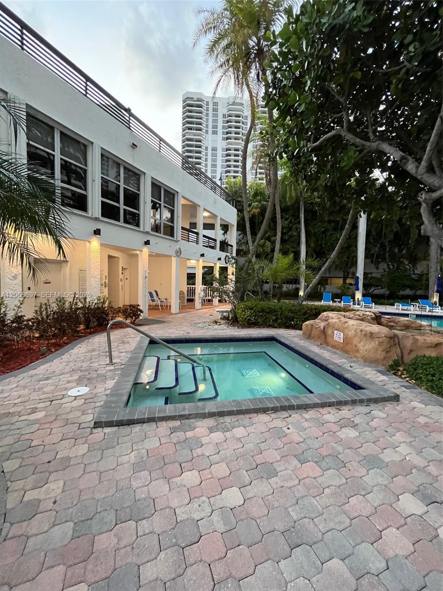 3600 Mystic Pointe Drive