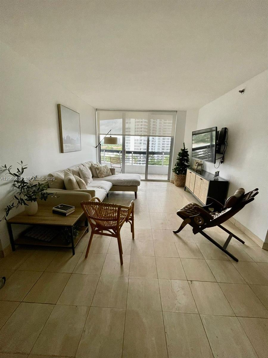 3600 Mystic Pointe Drive
