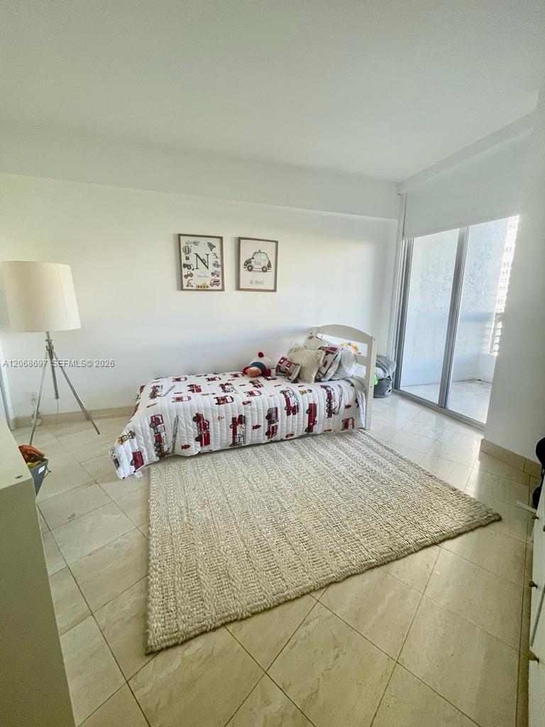 3600 Mystic Pointe Drive