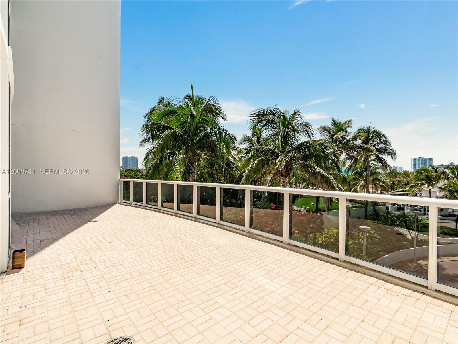 18101 Collins Avenue