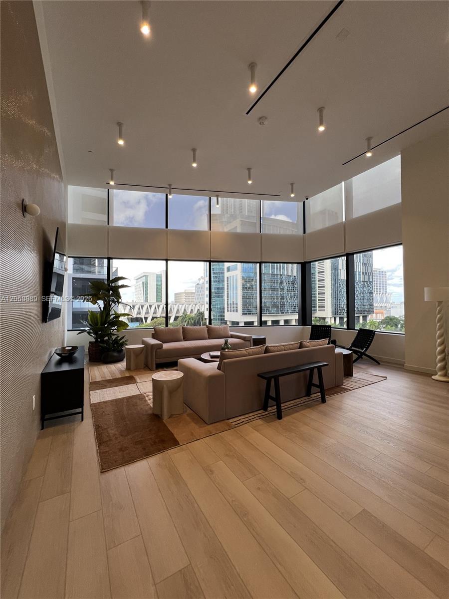 225 N Miami Avenue