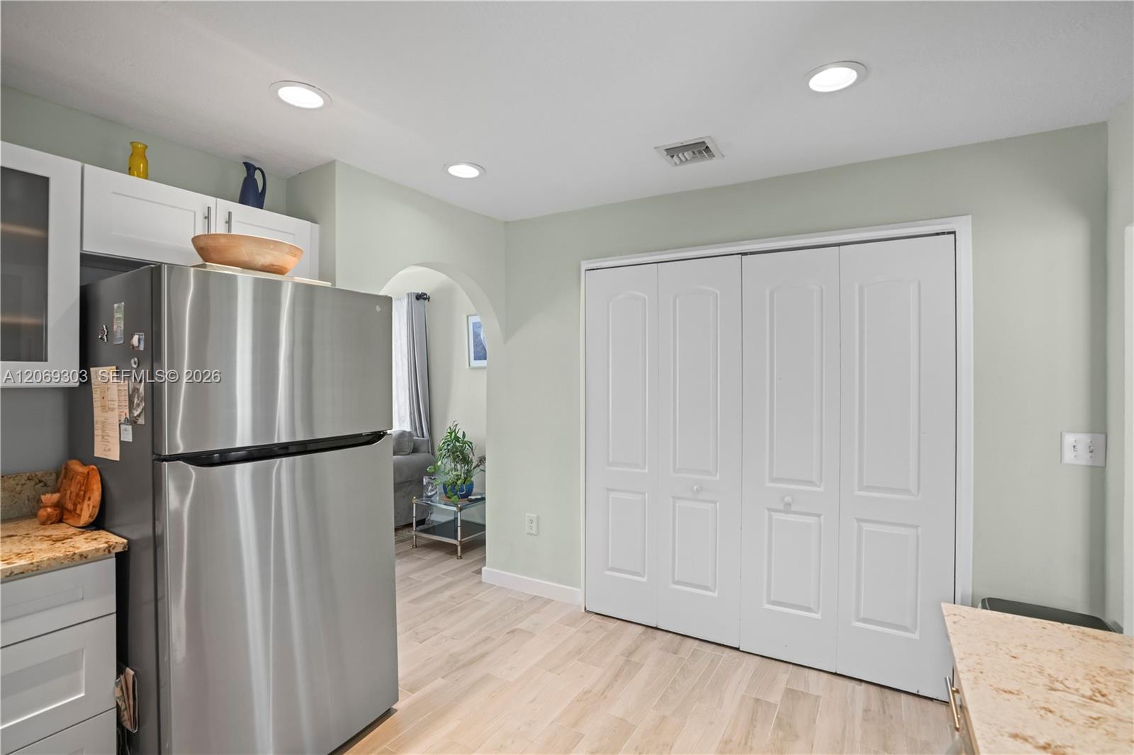 142 NW 10th Court gallery image #15