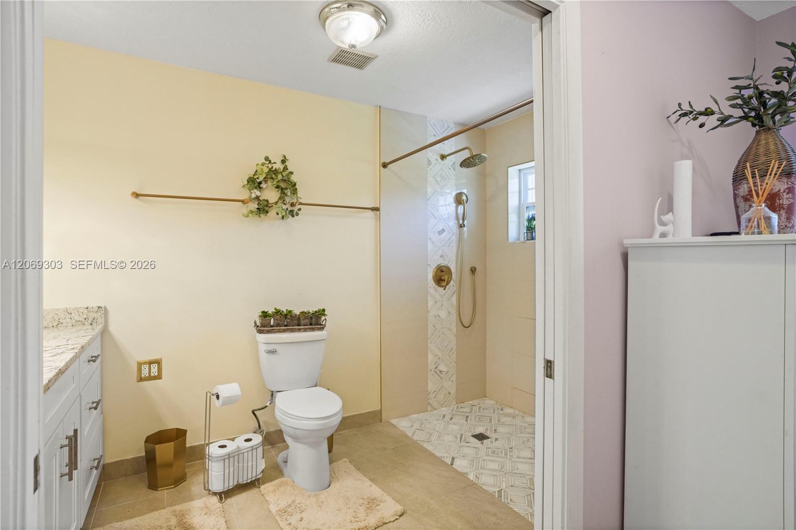 142 NW 10th Court gallery image #20