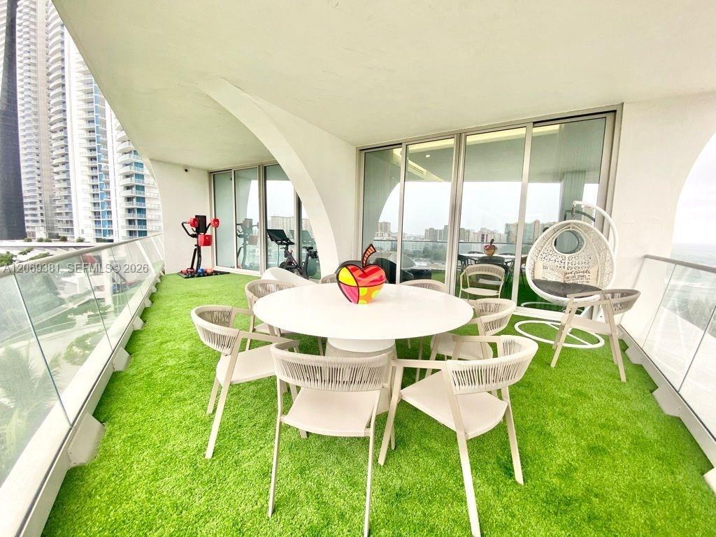 16901 Collins Avenue