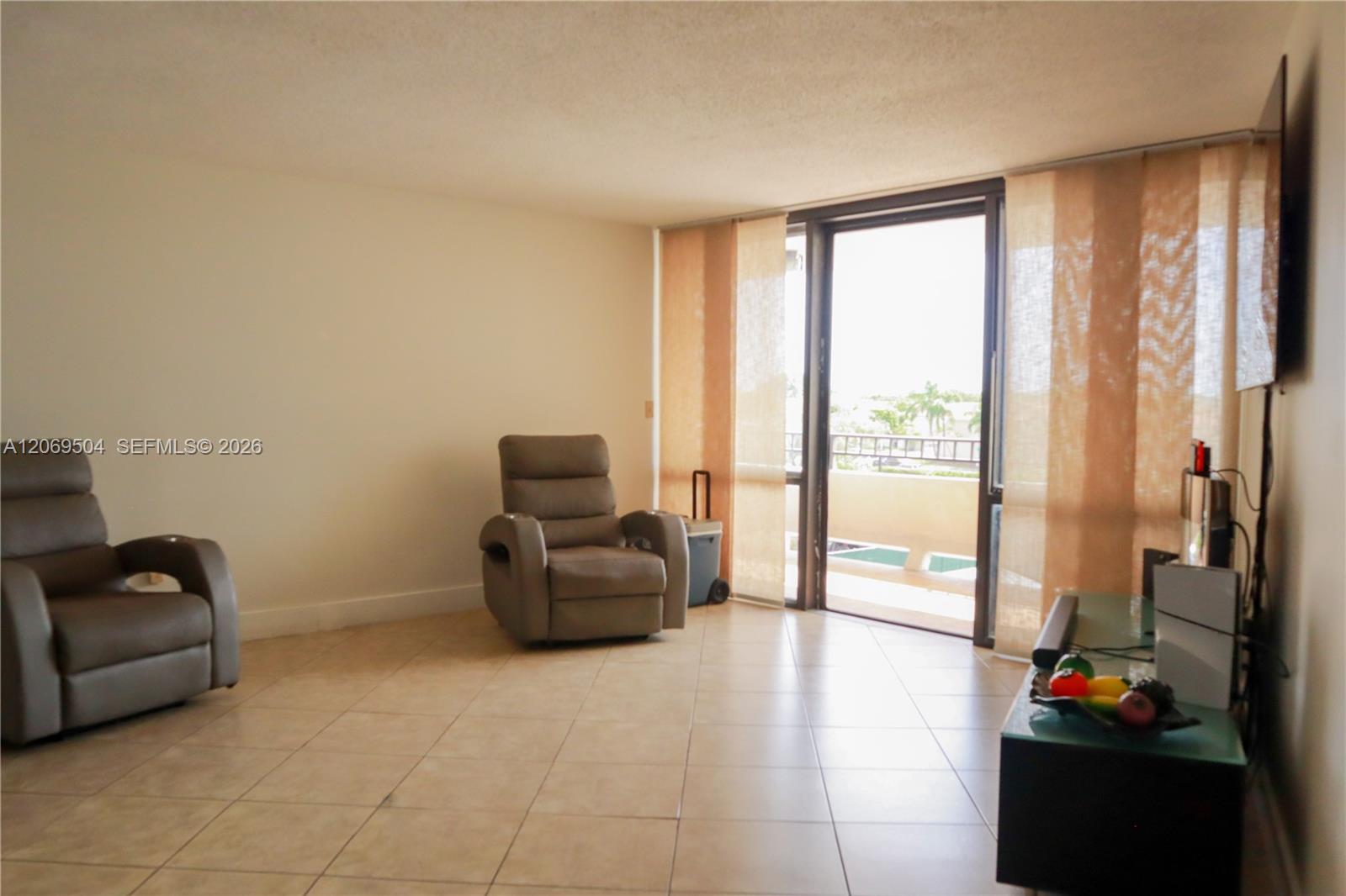 13951 Kendale Lakes Circle