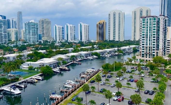 400 Kings Point Drive
