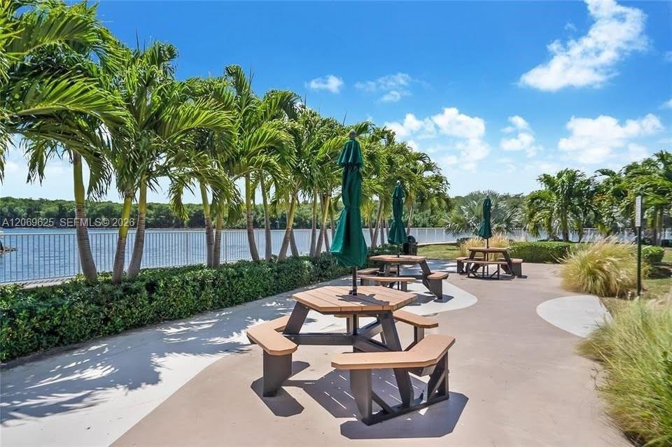 400 Kings Point Drive