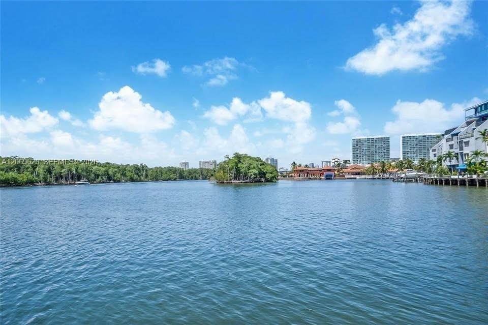 400 Kings Point Drive