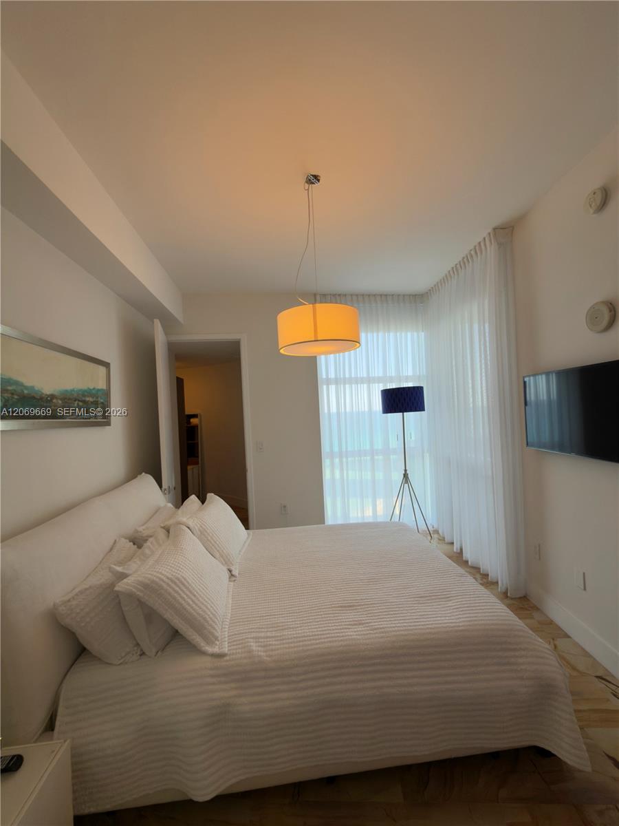 18101 Collins Avenue
