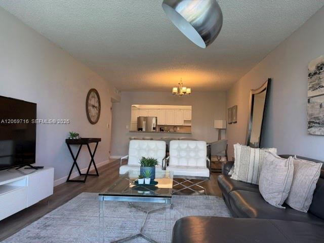 19370 Collins Avenue