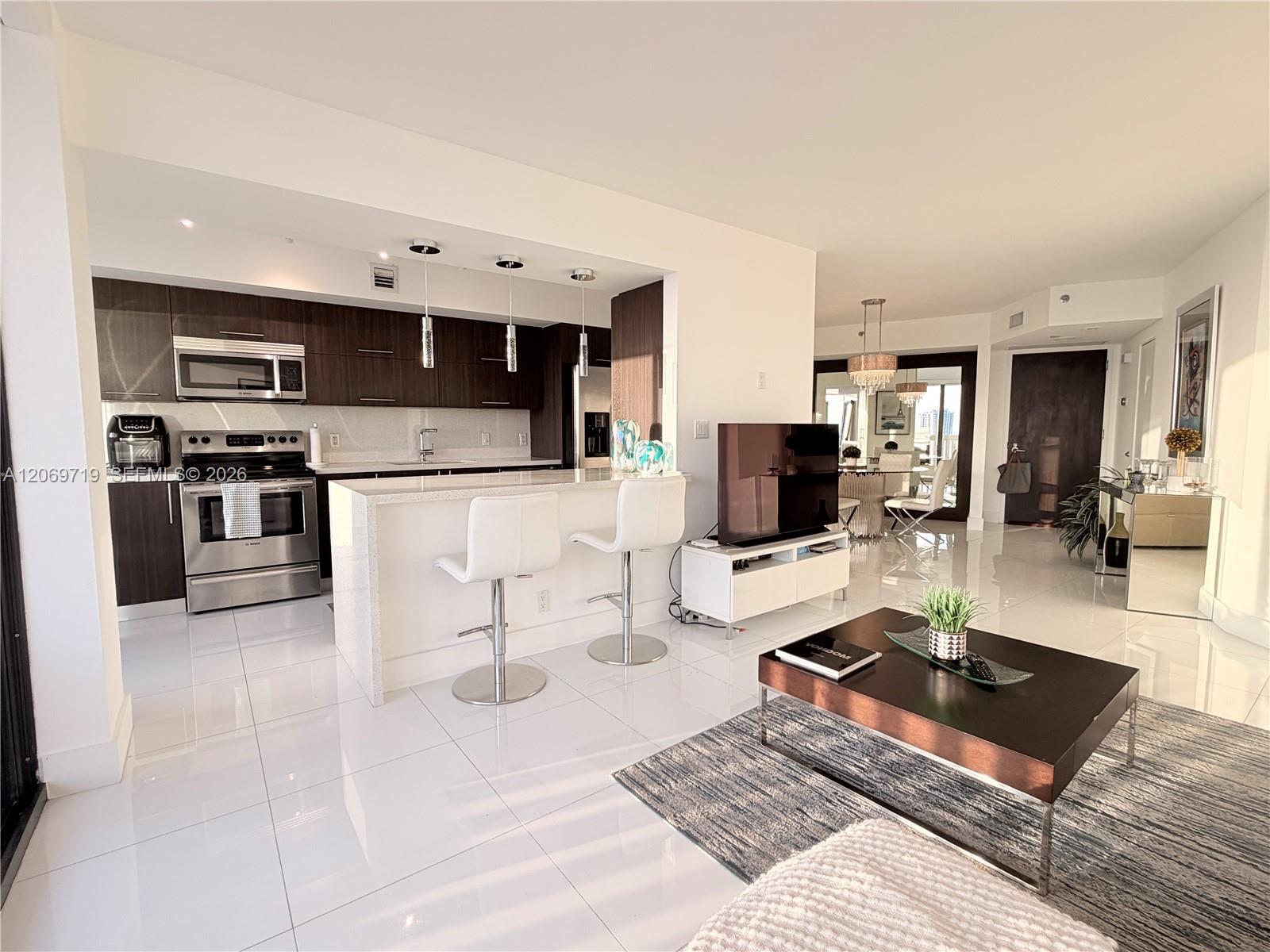1000 W Island Boulevard
