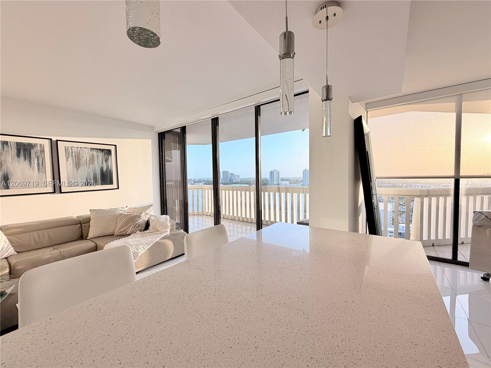 1000 W Island Boulevard