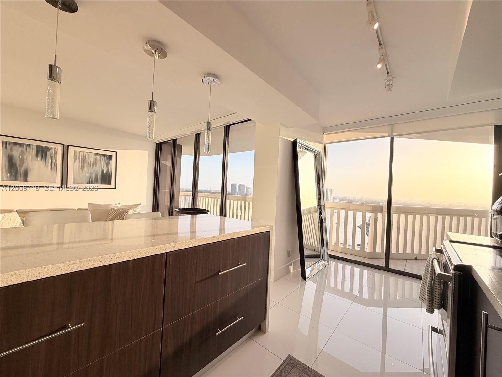 1000 W Island Boulevard