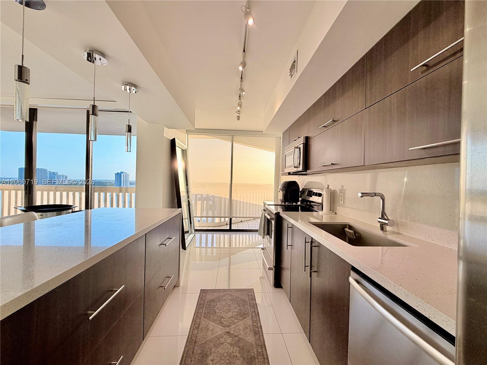 1000 W Island Boulevard