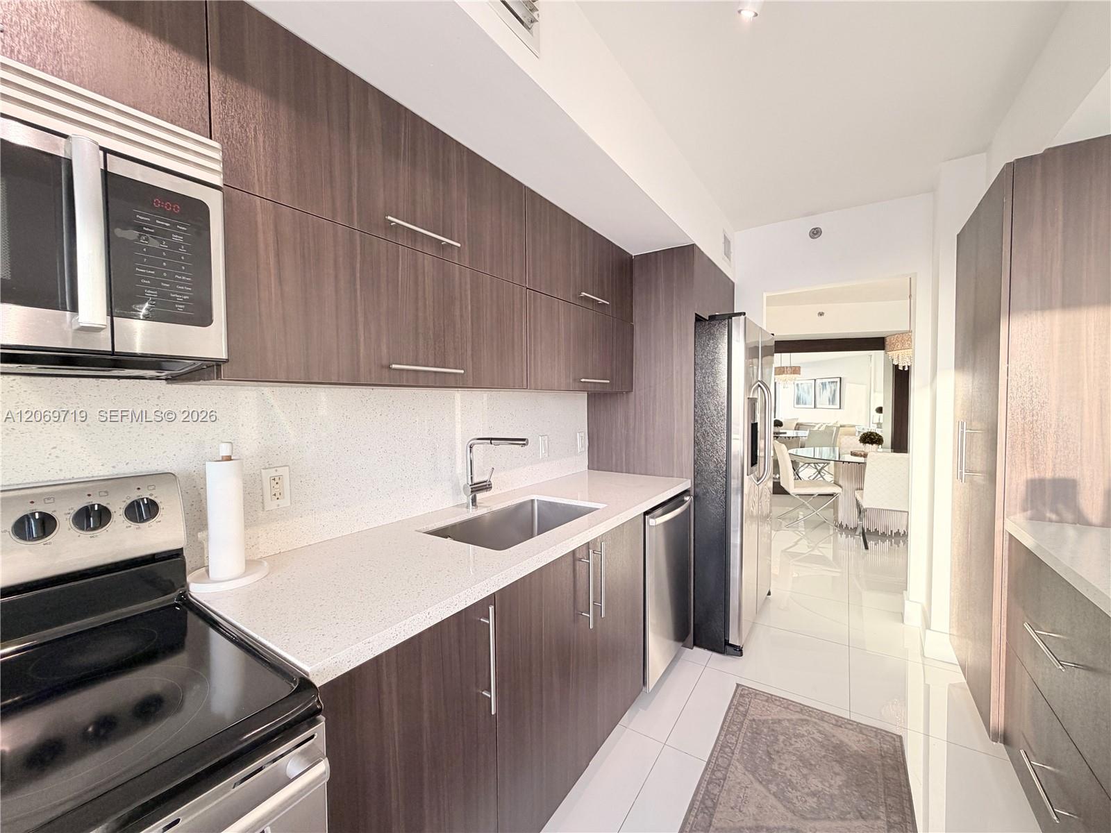 1000 W Island Boulevard
